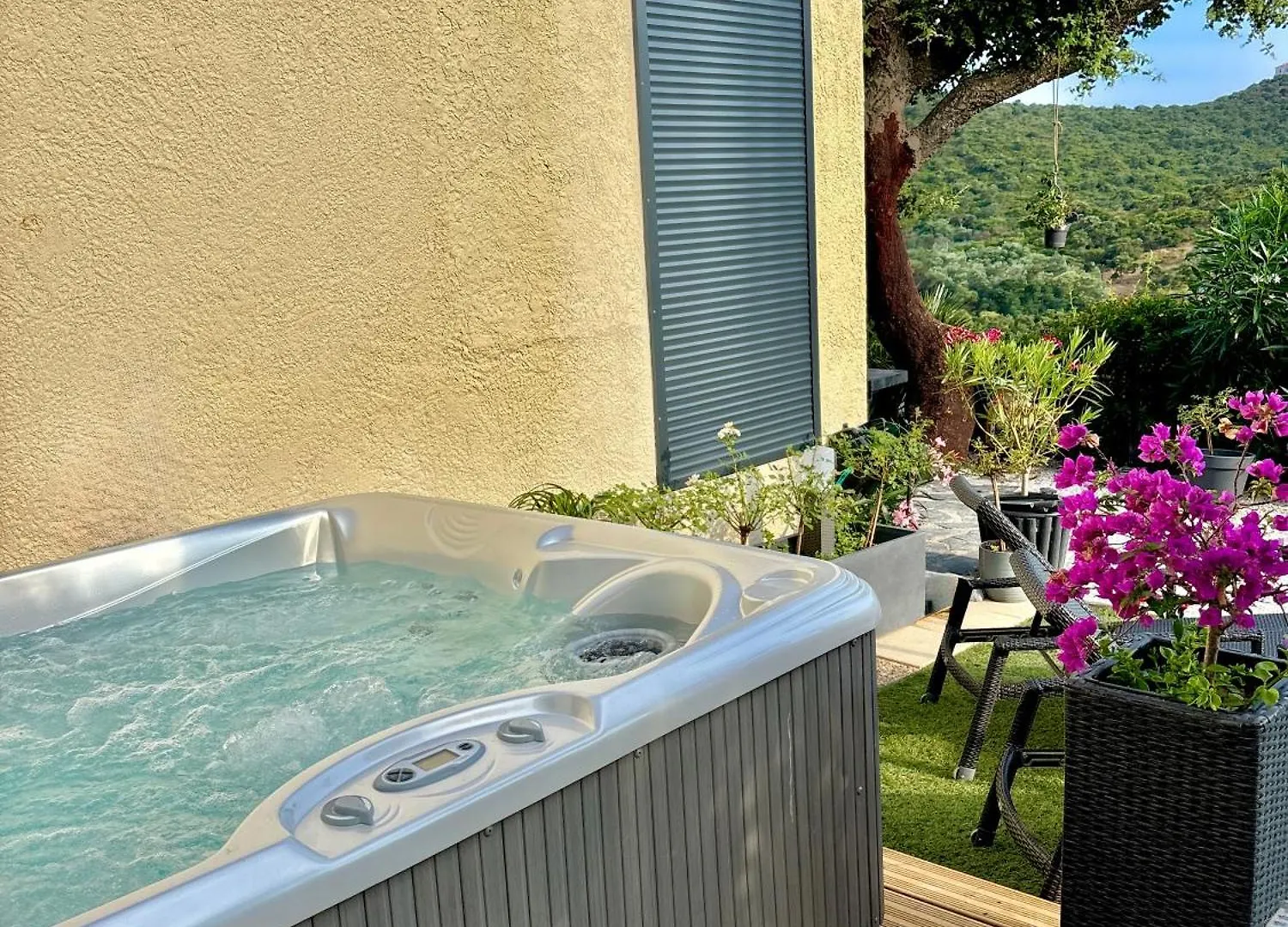 Habitación en casa particular Apartamento Petit Havre De Paix Avec Jacuzzi Luxe & Jardin Privatif Zen Cavalaire-sur-Mer
