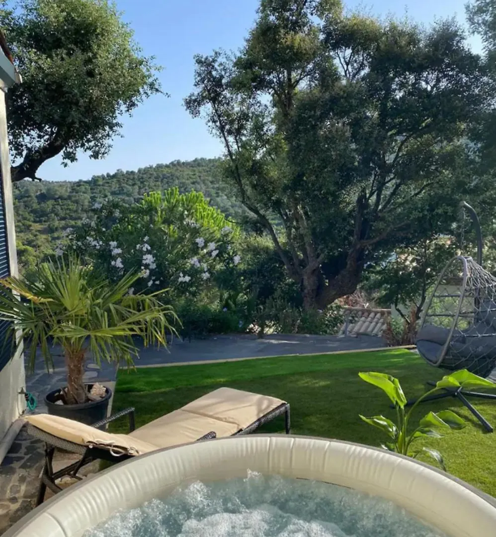 Belle Chambre Privee Avec Le Jardin Privatif Et Le Jacuzzi Кавалер-сюр-Мер 0*,