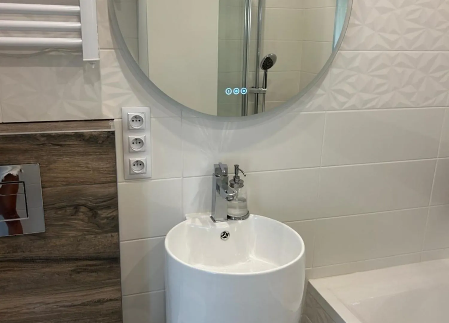 Belle Chambre Privee Avec Le Jardin Privatif Et Le Jacuzzi Кавалер-сюр-Мер