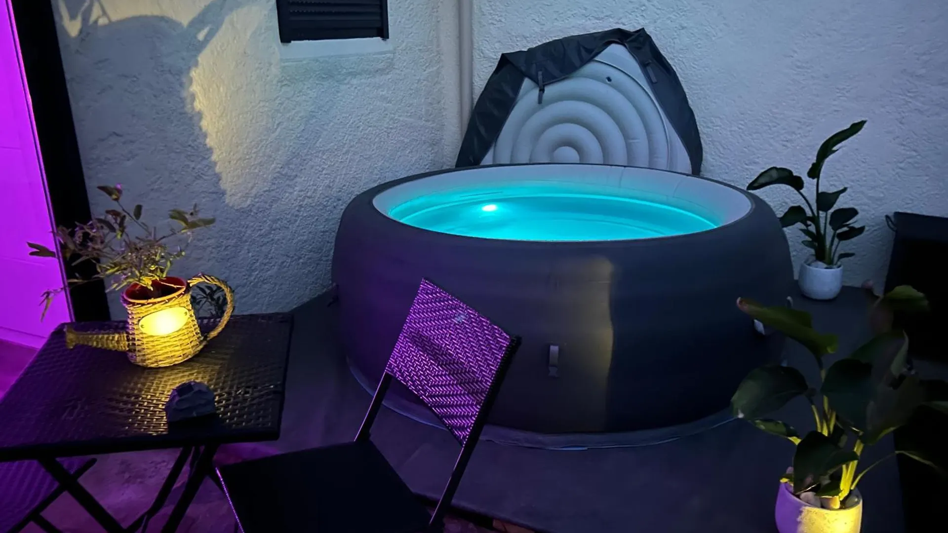 Проживание в семье Belle Chambre Privee Avec Le Jardin Privatif Et Le Jacuzzi Кавалер-сюр-Мер Франция