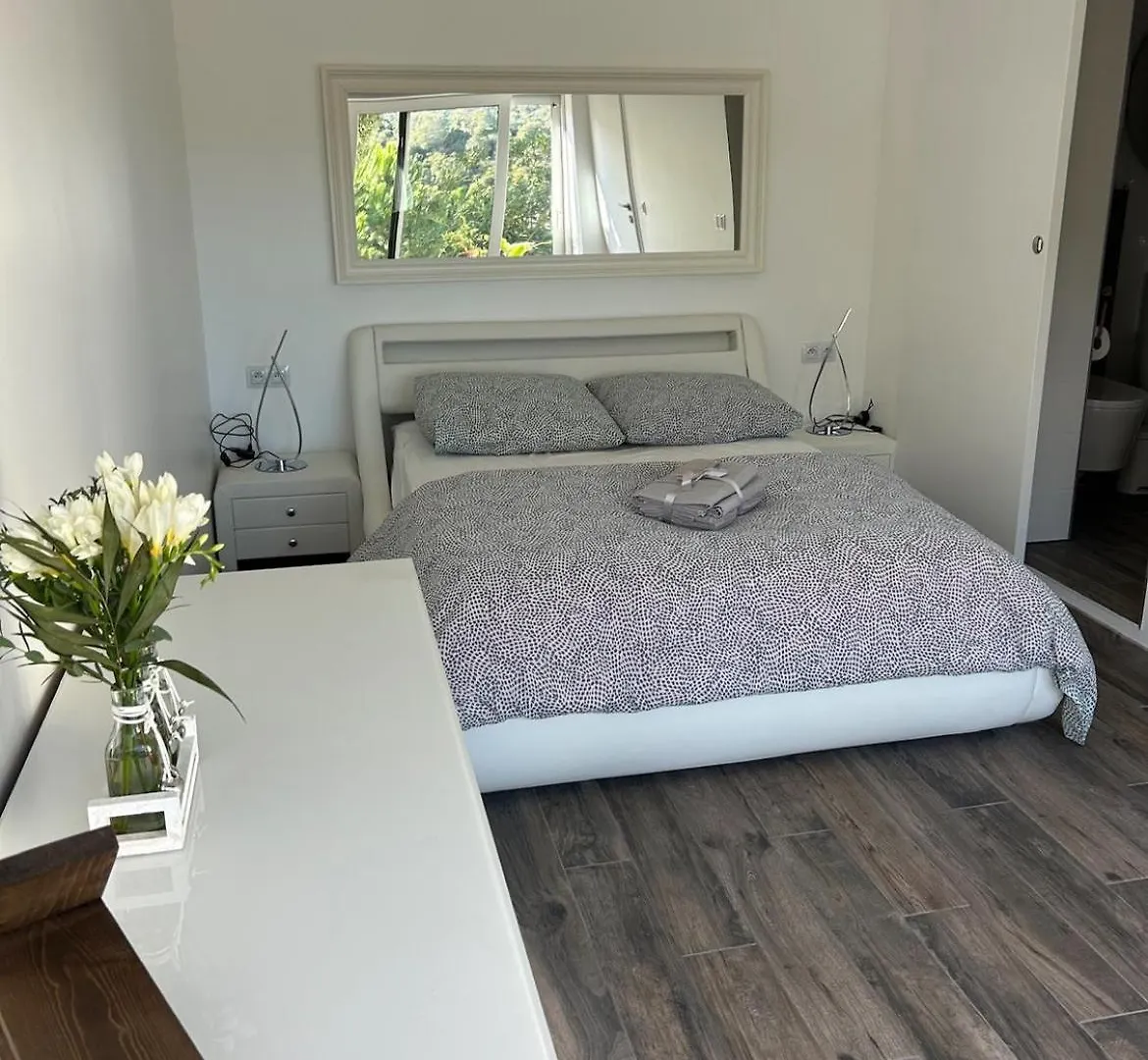 Belle Chambre Privee Avec Le Jardin Privatif Et Le Jacuzzi Кавалер-сюр-Мер Проживание в семье