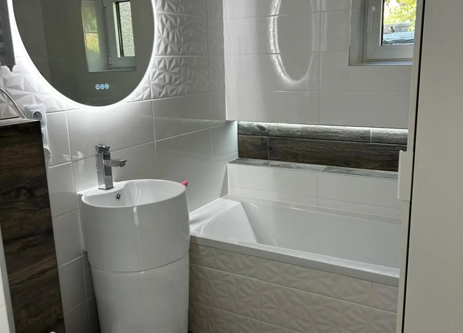 Проживание в семье Belle Chambre Privee Avec Le Jardin Privatif Et Le Jacuzzi Кавалер-сюр-Мер Франция