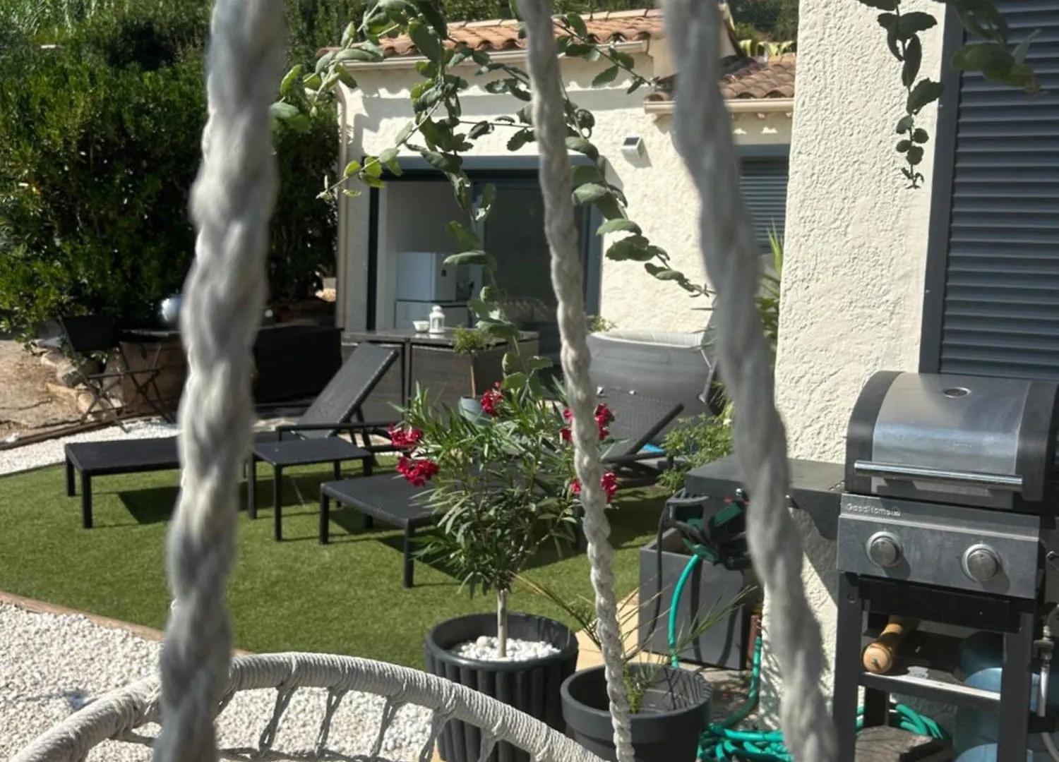 Проживание в семье Belle Chambre Privee Avec Le Jardin Privatif Et Le Jacuzzi Кавалер-сюр-Мер