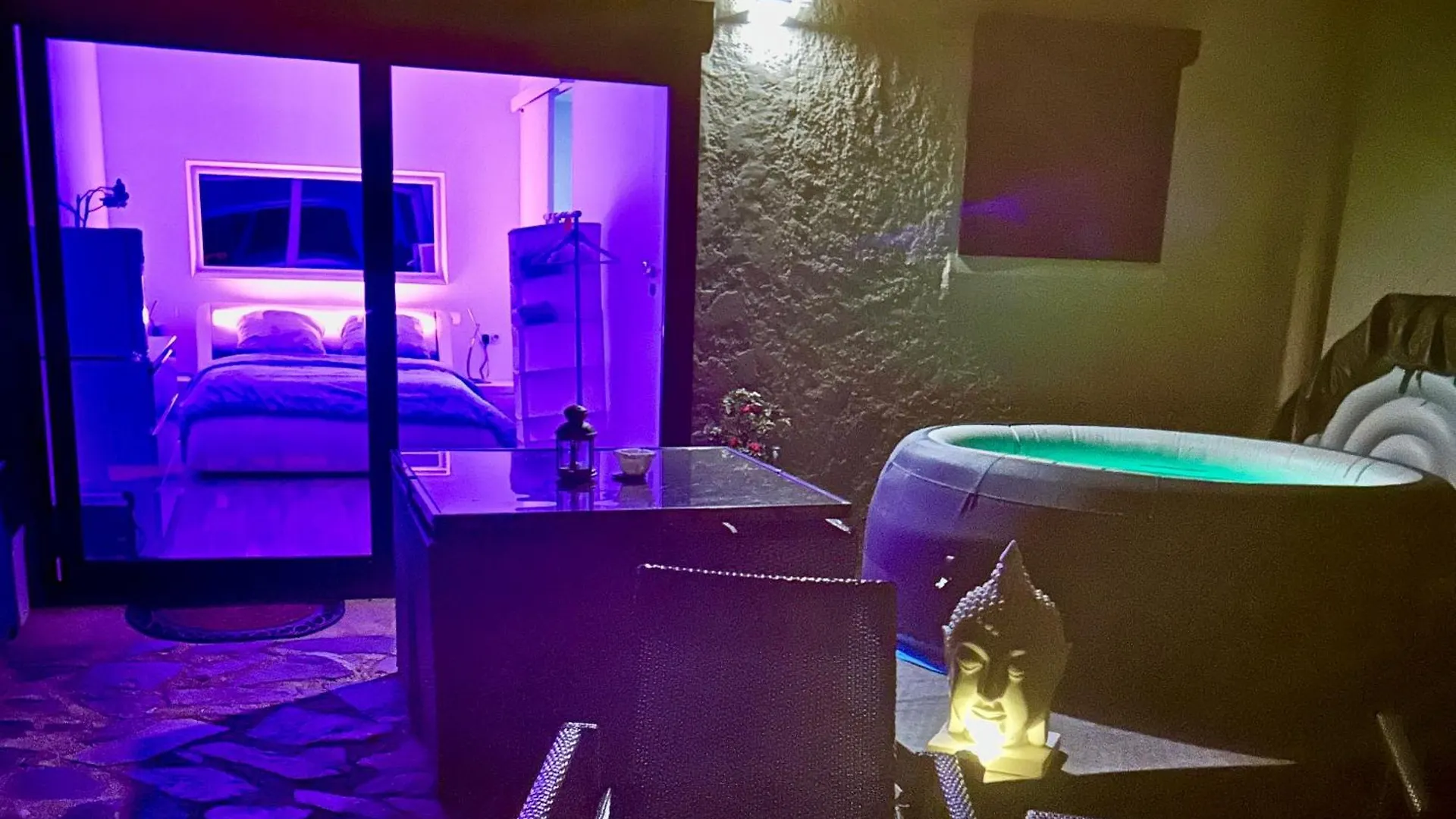 Belle Chambre Privee Avec Le Jardin Privatif Et Le Jacuzzi Кавалер-сюр-Мер